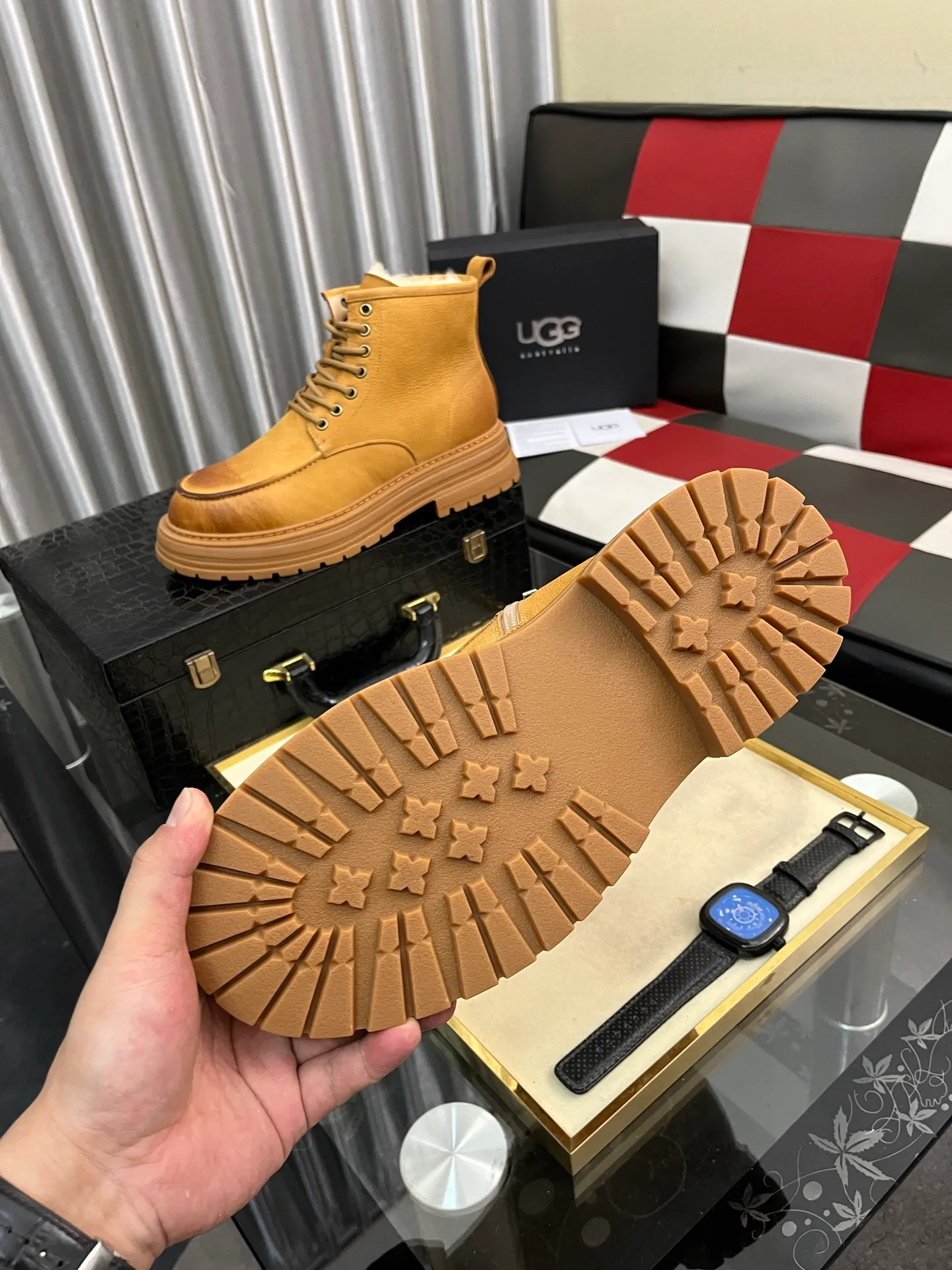 Men's Men's Shoes 💰660⌚️⌚️New UGG fur-integrated men's simple and fashionable snow shoes. The most worth buying at the end of this year are warm casual shoes. Whether you are out and about at home, their comfortable and warm performance will be your most suitable fashion companion! The material is cowhide upper and imported wool is used inside. Two layers of cowhide for warmth and comfort! The eva+ rubber patch outsole is cushioned, wear-resistant, and has good elasticity. It is light and wear-resistant, comfortable and soft, and the new simple cut is more fashionable. It has both practicality and fashion sense, so you no longer have to worry about how to match it in winter, while still maintaining fashionable taste. High-quality genuine wool produced in Dongguan. The material depends on the details! Size: 38-39-40-41-42-43-44-45